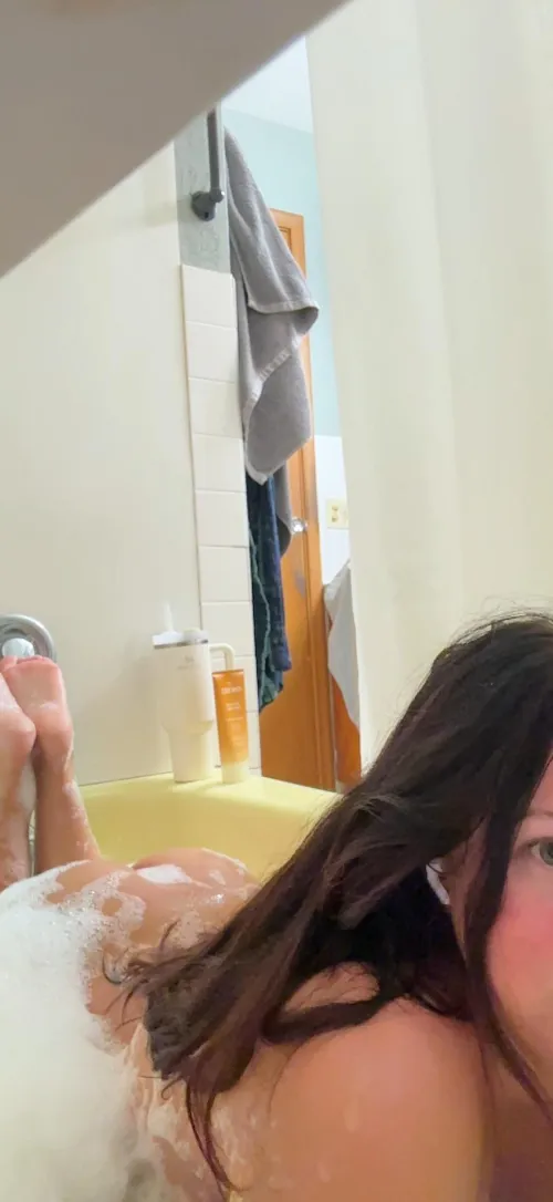 Thumbnail Maeghannn2OF Strikes a Cute Pose in Sensual Adventure