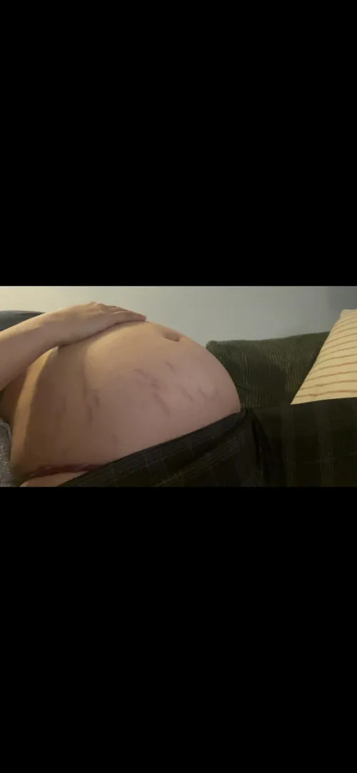 Thumbnail Indulging in Excessive Eating: Stuffers Lifestyle