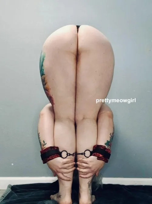 Thumbnail Still Bendy at 30 - Prettymeowgirl Wows in WomenBendingOver