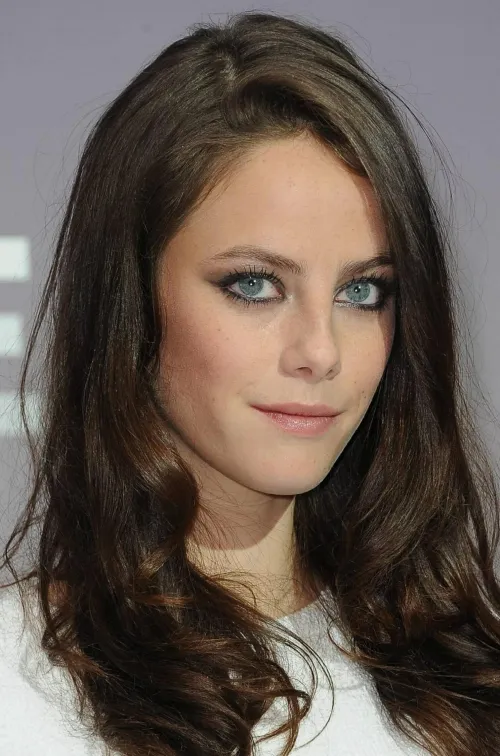 Thumbnail Kaya Scodelario: A Vision of Elegance | Rom003