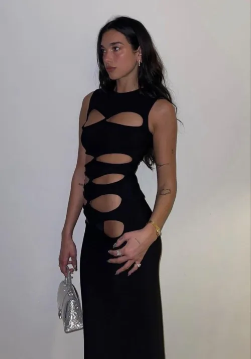 Thumbnail Dua Lipa's Alluring Images by Busythanm__ | GentlemanBoners