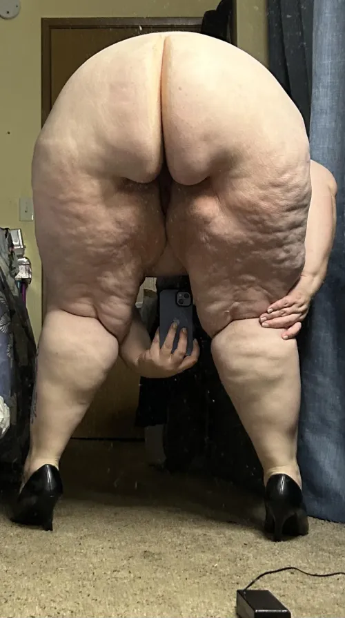 Thumbnail Join the Bored Big Booty MILF - BBWWDANII's Journey Begins | BBW