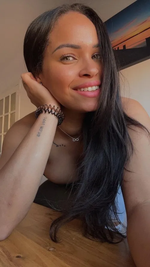 Thumbnail Embracing Happiness with hoties_mia: A Smile's Influence