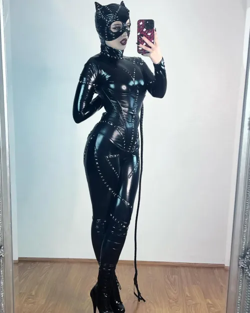 Thumbnail Unleashing Catwoman: iheart_pidge's ShinyPorn Transformation