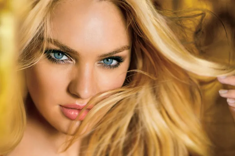 Thumbnail Candice Swanepoel: Exuding Grace and Charm | Rom003