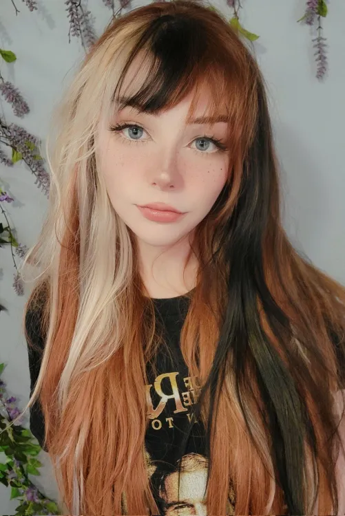 Thumbnail Hraydavidson Presents the Stunning Evie E