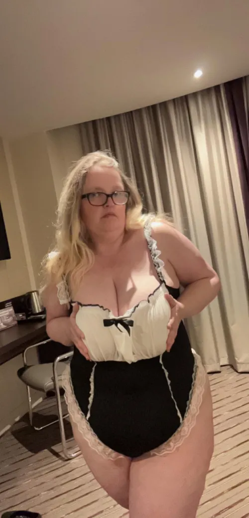 Thumbnail Admiring the New Bodysuit Look with curvvywench | BBW
