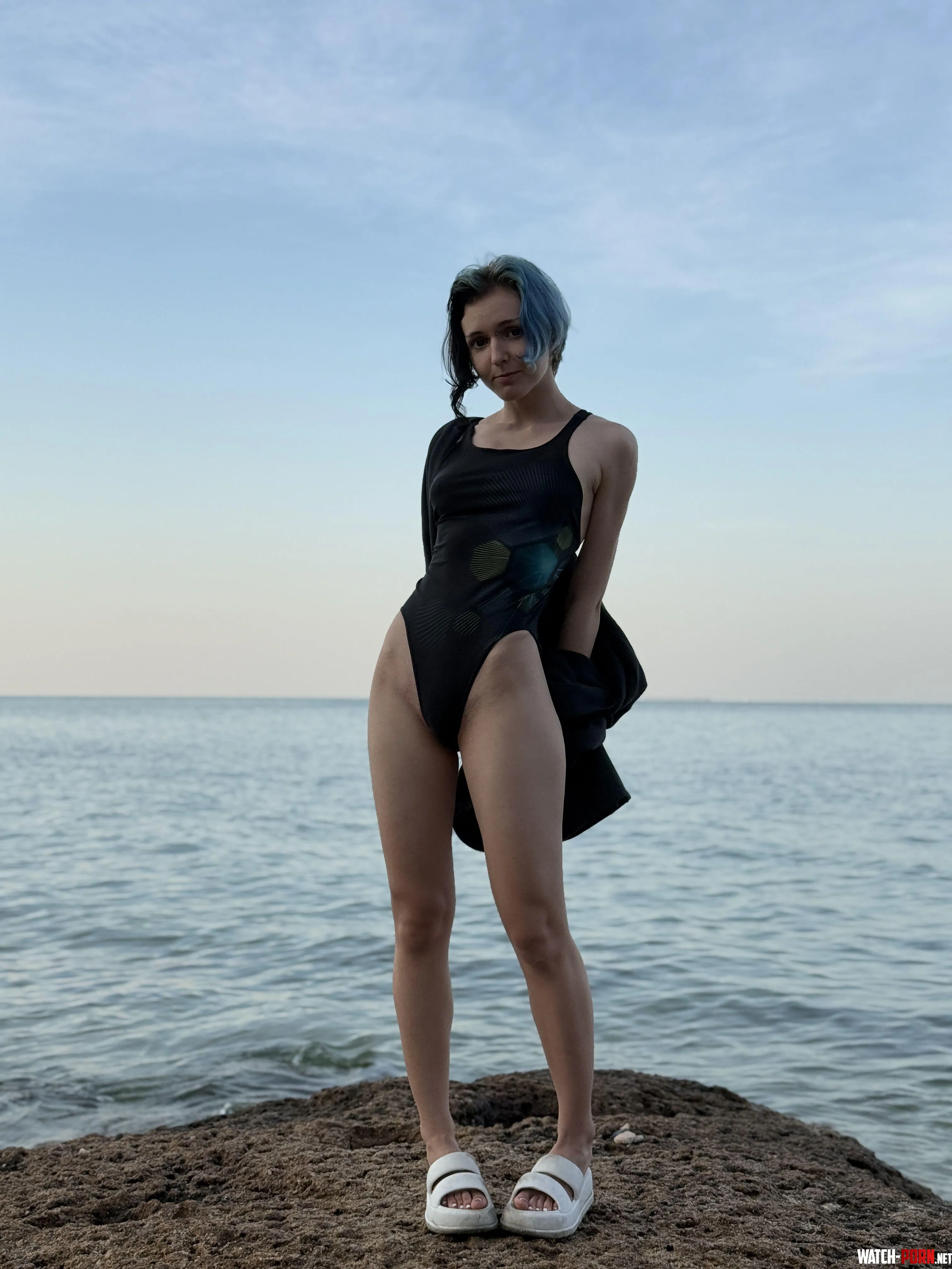 Im showing my swimsuit by kawaiiipunk