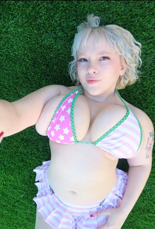 Thumbnail Bunnygirlxox Invites You to Lay in the Grass Together in BiggerThanHerHead