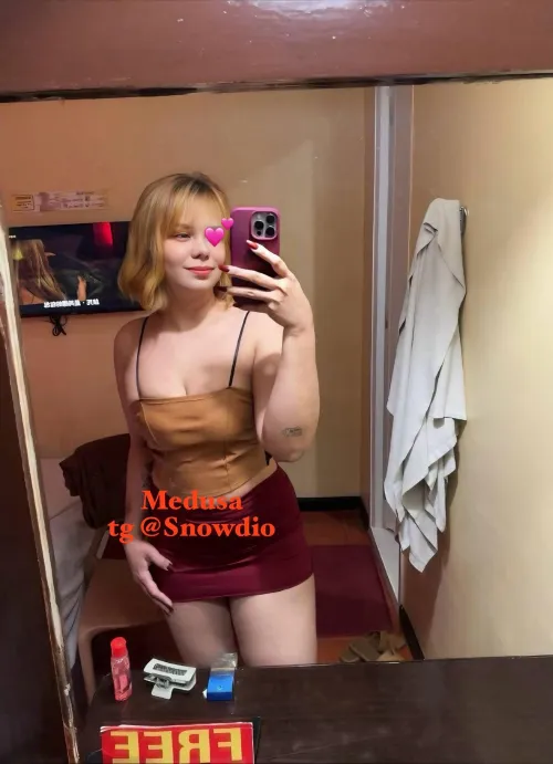 Thumbnail Capture the Beauty of Metro Manila in Mirror Selfies by babe-Jane-