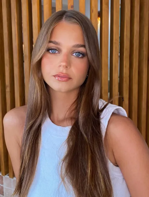 Thumbnail Chlo Campbell: Radiating Beauty | TermiteKiller954
