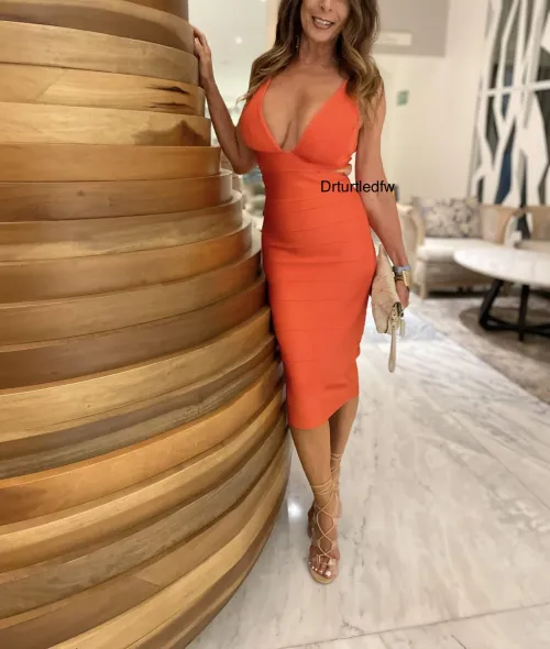 Thumbnail Contemplating Romance: Dating a Mature MILF | drturtledfw | classysexy