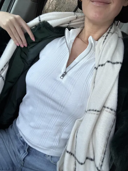 Thumbnail Braless Confessions: TheEmilyXrose's Seasonal Style | braless