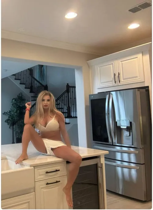 Thumbnail Irresistible Temptation: Meet the Seductive 53 yo MILF Peachybbaby