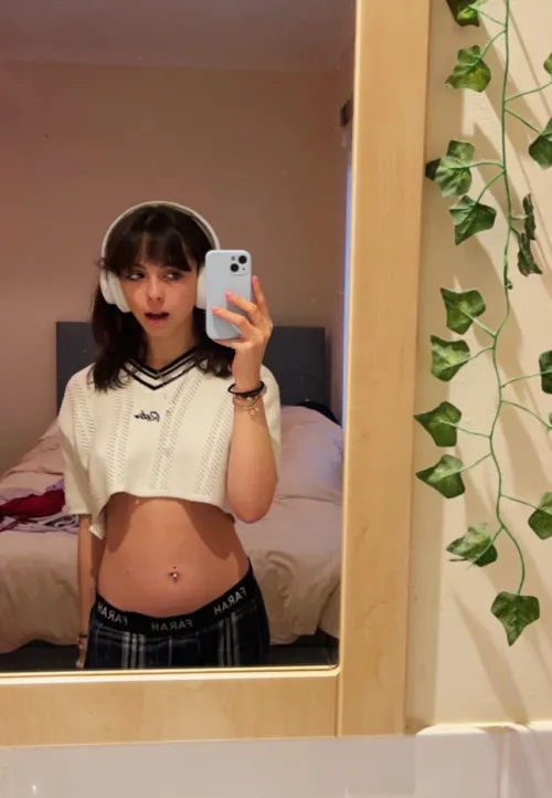 Thumbnail Flaunting Confidence: Revealing My Cute Belly by Past_Scale_6240 | croptopgirls