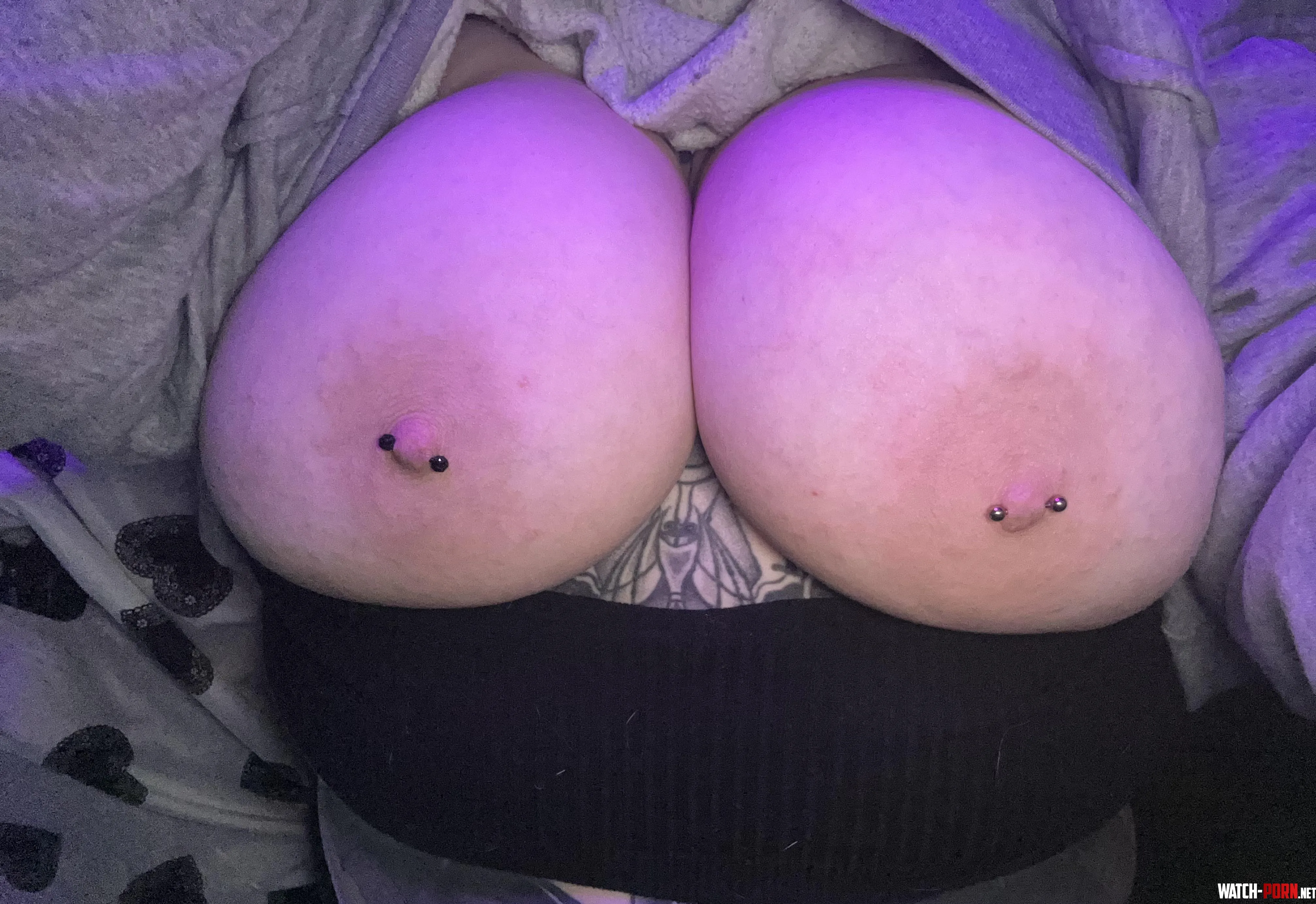 blessing your feed with some more goth tittys by toastadvocate