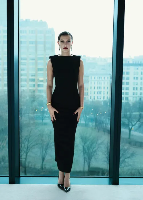 Thumbnail KG101411: Admiring the Elegance of Millie Bobby Brown in gentlemanboners