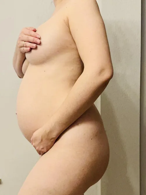 Thumbnail Stretching Beyond Bumps with Isa901 in PreggoPorn