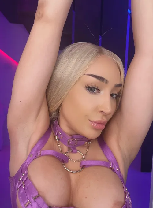 Thumbnail Delving into the World of Armpitfetish with 'My secret spot right here' by play_with_ivy-