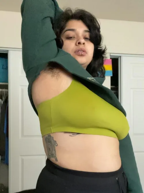 Thumbnail missestephy1997's Peek: Chilling Insights into Cold Armpits