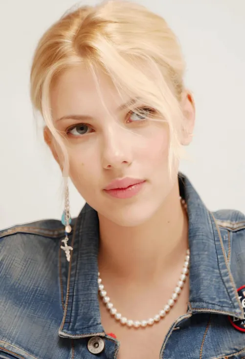 Thumbnail Scarlett Johansson: Glamour Personified by UrbanAchievers6371