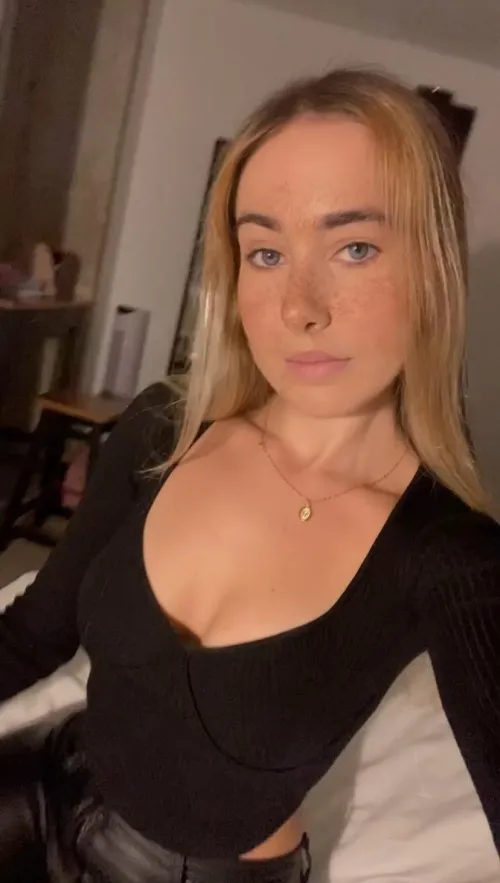 Thumbnail Goddess-like Figure Exposed by Haunting-Face-5922 | SexyButNotPorn Category