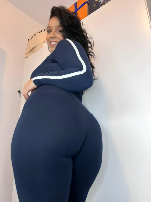 Thumbnail Exploring Booty: Analyzing xprettylittlething_x | Booty