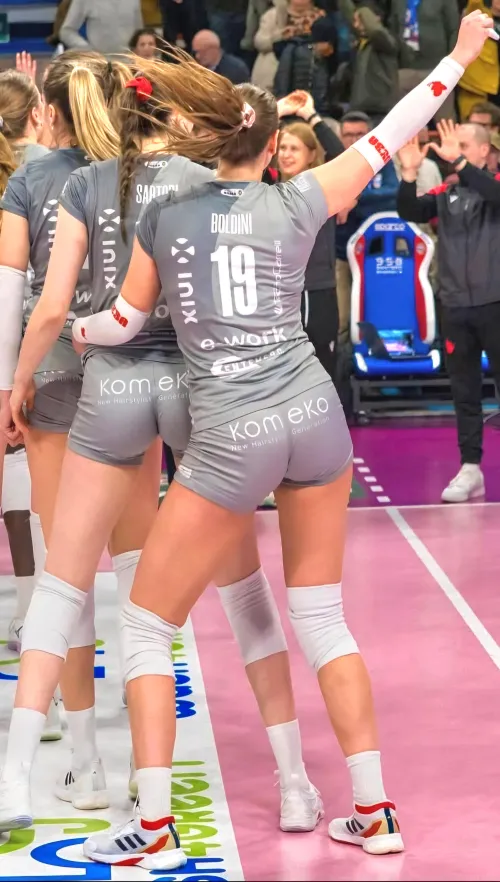 Thumbnail Jennifer Boldini & Benedetta Sartori: Volleyball Girls Up Close by dmme2471