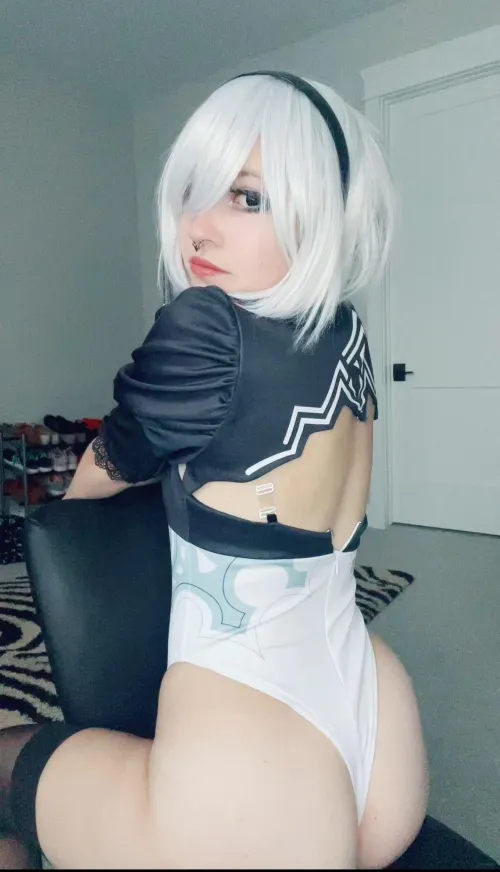 Thumbnail 2B Impersonation: Stunning Cosplay Presentation