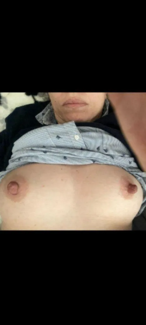 Thumbnail Enjoy: Dive into the World of Dear_Weakness4395 in ratemyboobs Category
