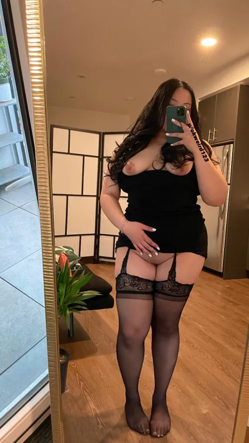 Thumbnail okweird123 Captures Intriguing Hangings in MirrorSelfie Revelation