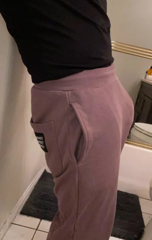 Thumbnail mrpebbles1776's Confident Style: 26 Straight in Sweats | Bulges