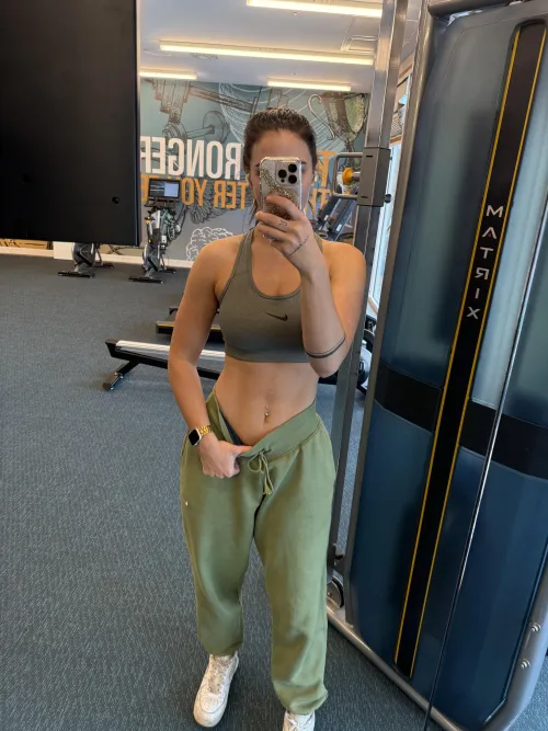 Thumbnail A Little Pump at the Gym by MadelinetaylorXXX | Croptopgirls