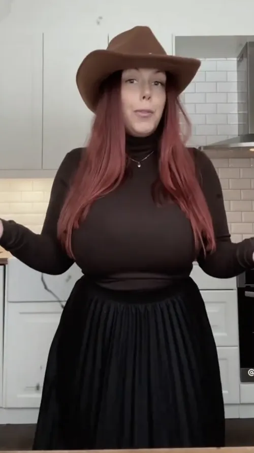 Thumbnail Indulge in MILF Fantasy with keekur | 2busty2hide Category