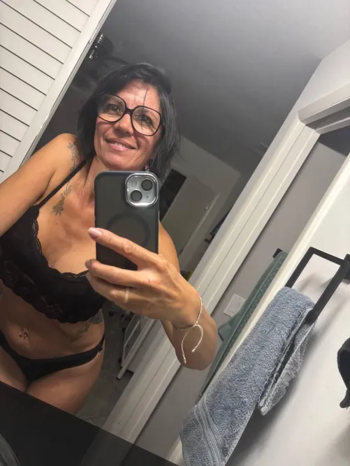 Thumbnail Fulfilling Fantasies: Dive into MirrorSelfie Magic - MoonbeamMosaic