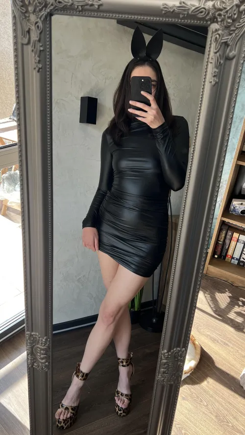 Thumbnail Embrace your Curves in Tight Leather | Secret_Pudding_9557
