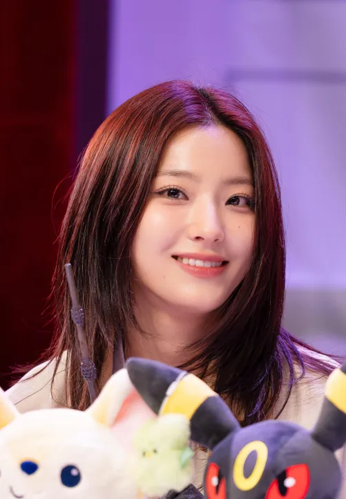 Thumbnail Atlast_89P13 Introduces Lee Saerom: A Vision of Beauty