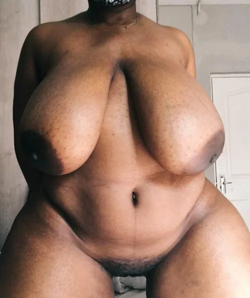 Thumbnail Thick Thighs with a Lil Gap by WatermelonshakeXx in EbonyAmateurs