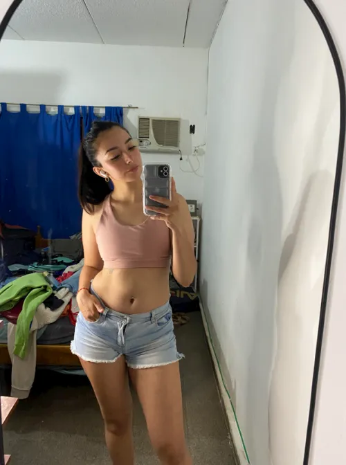 Thumbnail Be Happy, Drive People Crazy: 18F Mirror Selfies by Ursecretvania