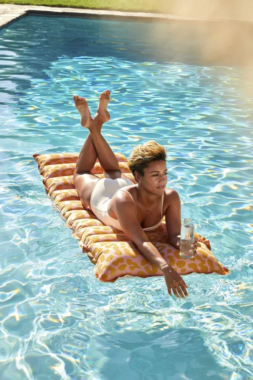 Thumbnail Ariana DeBose: A Glimpse into Celebrity Butts | Diligent_Resort7945