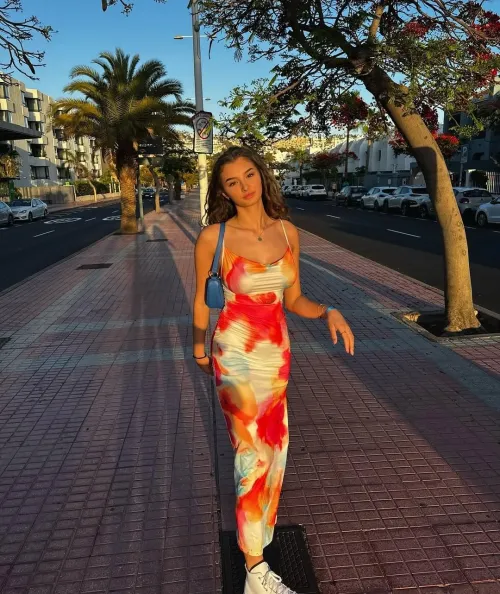 Thumbnail Vibrant Fashion Choices in Colorful Dress: VastAd1501's Trendy Look