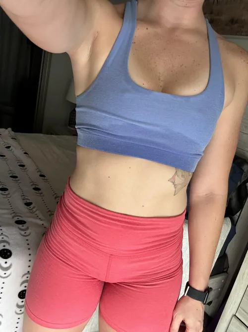 Thumbnail Elevating the Sweat: Light Work with Sweaty Girls | cumwcourt