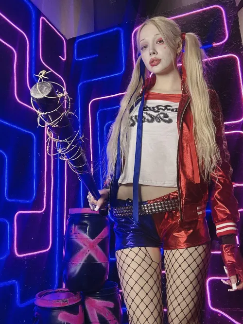 Thumbnail DecayTattoo Presents the Stunning Harley Quinn DC Cosplay by lilmollypill