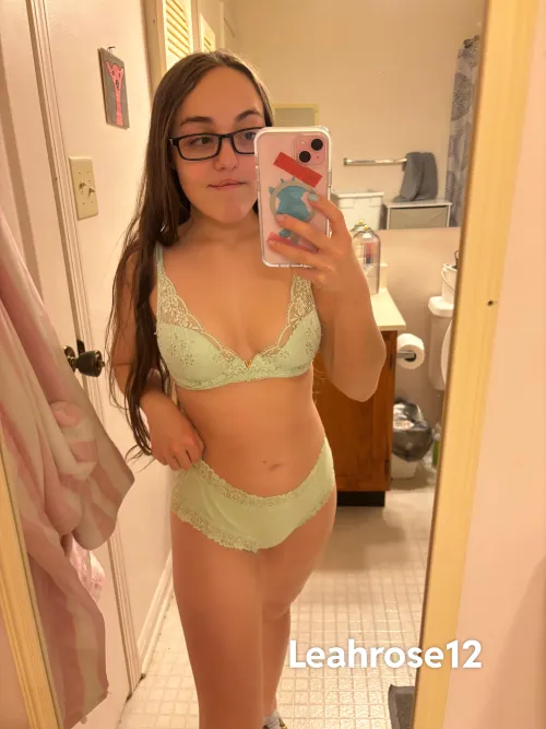 Thumbnail Petite Allure: Seeking Attraction at 48