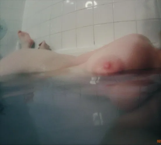 Thumbnail Indulge in a Relaxing Bathtime Experience with bluegirlfrommars