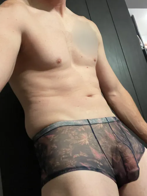 Thumbnail Straight and Stylish on Valentines | Bulges