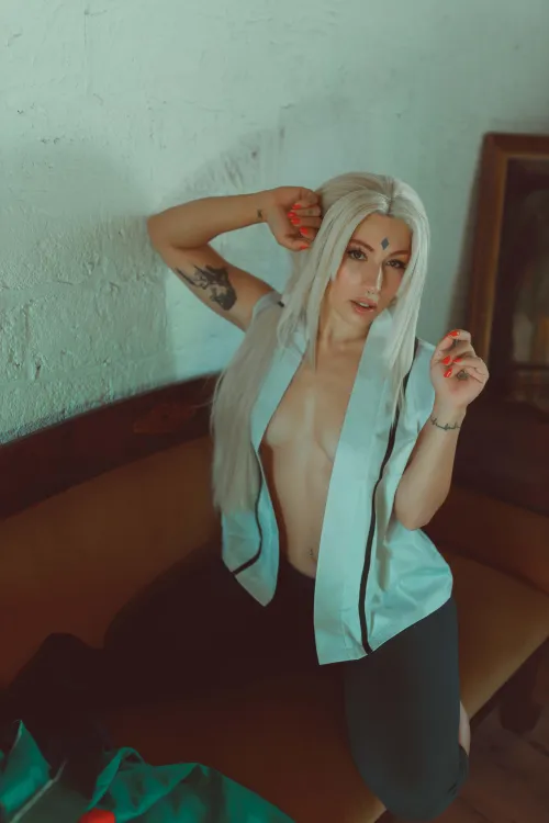 Thumbnail Tsunade Cosplay by Livay D Punk: A Must-See Transformation