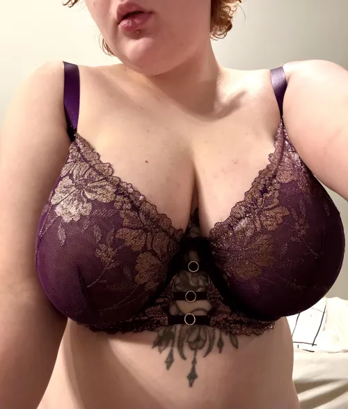 Thumbnail Big and Busty Figure by Early-Knee8468 | Chubby Category