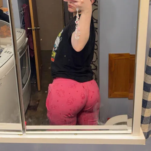 Thumbnail Pretty in Pink: A MirrorSelfie Story by 19REQUIEM