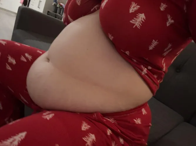 Thumbnail Your Big Round Valentine: Admirable_Let_1655's Stuffers Tale